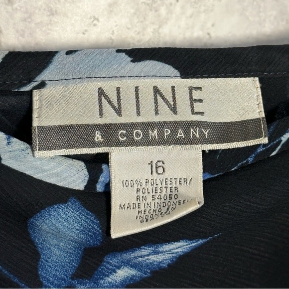 Nine & Company Black and Blue floral silk like‎ skirt size 16 - Picture 6 of 7